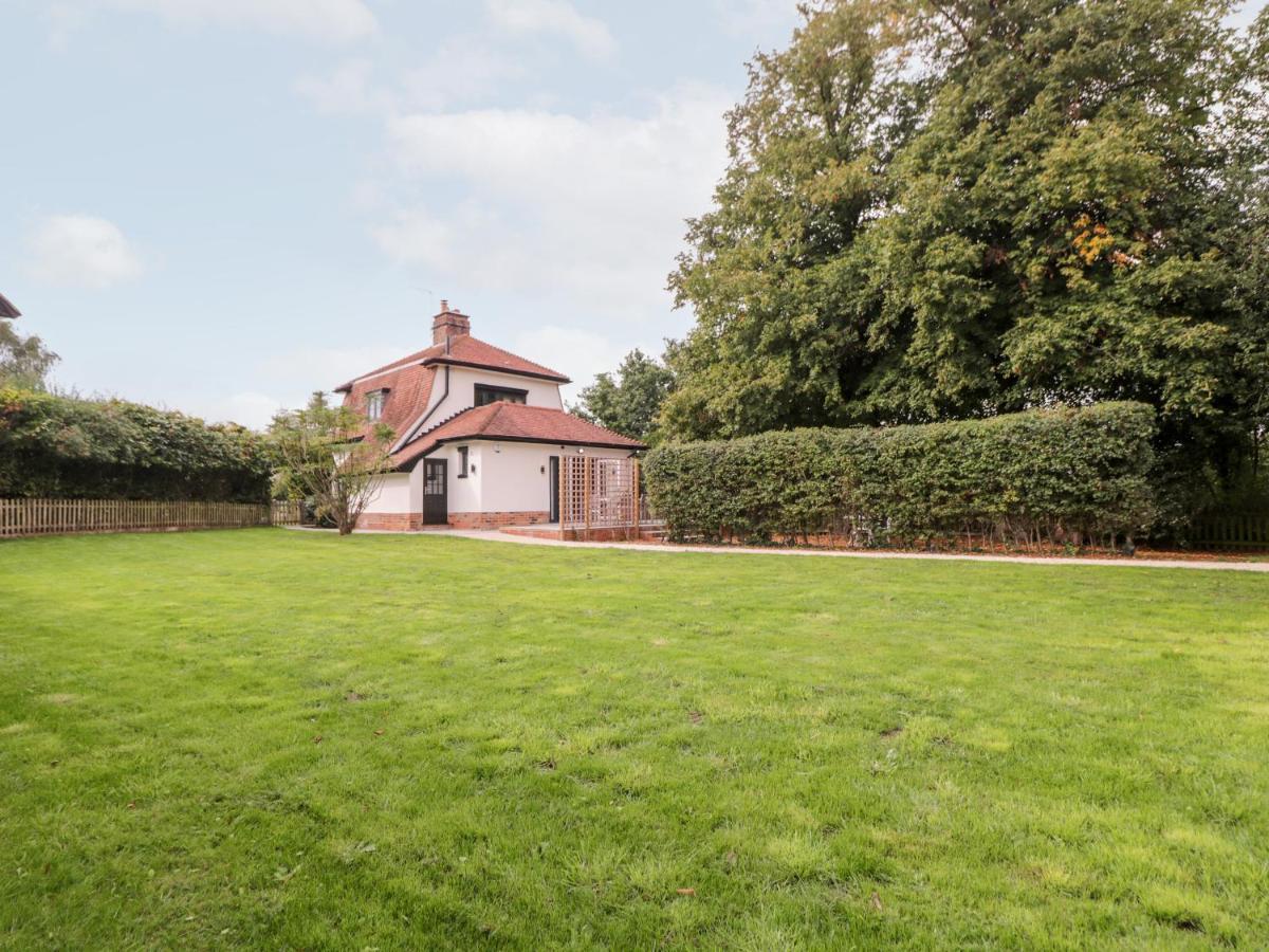 Barn Hoppitt Lodge London Exterior photo